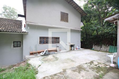 Casa à venda com 1400m², 3 quartos e 6 vagasFundos