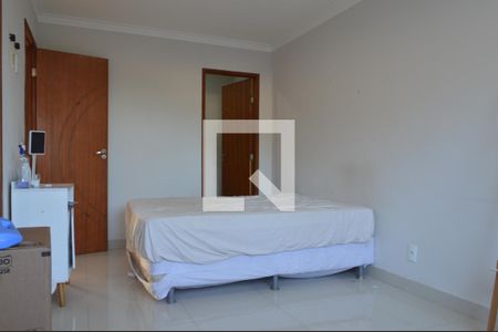 Casa de condomínio à venda com 260m², 5 quartos e 2 vagasSuíte 2