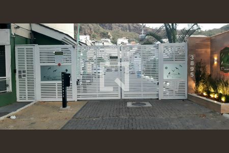 Casa de condomínio à venda com 260m², 5 quartos e 2 vagas Casa de condomínio à venda com 260m², 5 quartos e 2 vagasFachada