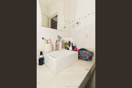 Casa à venda com 200m², 3 quartos e 2 vagasBanheiro