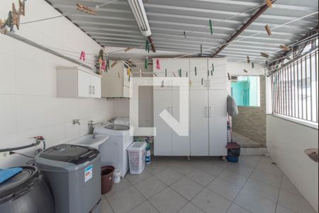 Casa à venda com 280m², 4 quartos e 3 vagasLavanderia