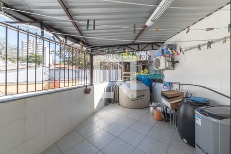 Casa à venda com 280m², 4 quartos e 3 vagasLavanderia