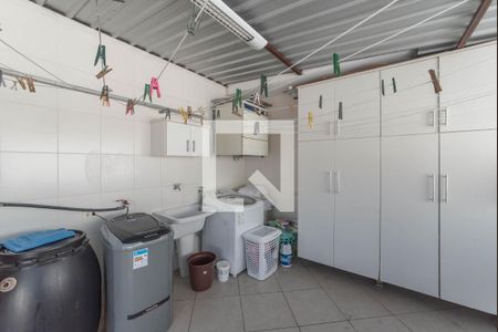 Casa à venda com 280m², 4 quartos e 3 vagasLavanderia