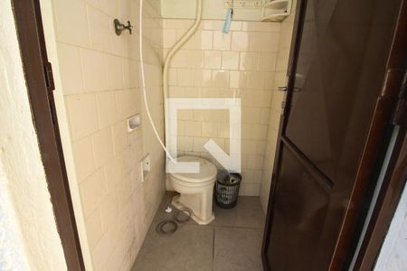 Casa para alugar com 100m², 2 quartos e 2 vagas Casa para alugar com 100m², 2 quartos e 2 vagasBanheiro de serviço