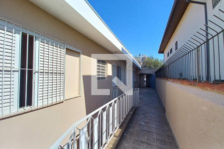 Casa à venda com 200m², 4 quartos e 4 vagas Casa à venda com 200m², 4 quartos e 4 vagasCorredor Lateral