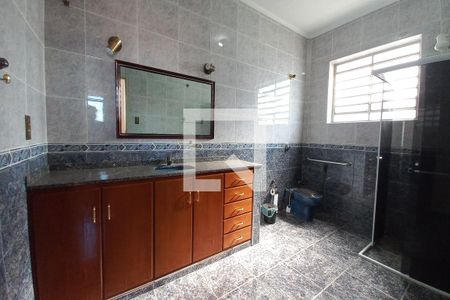Casa à venda com 200m², 4 quartos e 4 vagas Casa à venda com 200m², 4 quartos e 4 vagasBanheiro da Suíte
