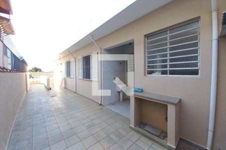 Casa à venda com 200m², 4 quartos e 4 vagas Casa à venda com 200m², 4 quartos e 4 vagasCorredor Lateral
