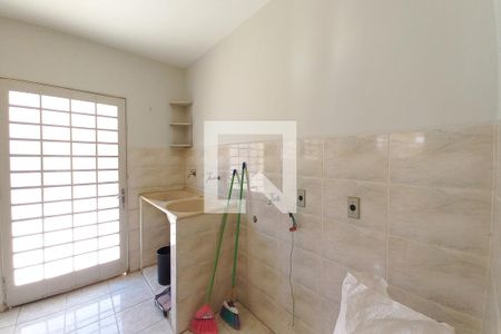 Casa à venda com 200m², 4 quartos e 4 vagas Casa à venda com 200m², 4 quartos e 4 vagasLavanderia