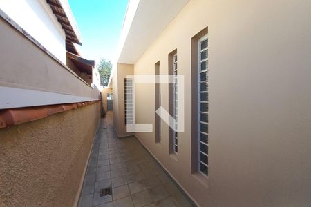 Casa à venda com 200m², 4 quartos e 4 vagas Casa à venda com 200m², 4 quartos e 4 vagasCorredor Lateral