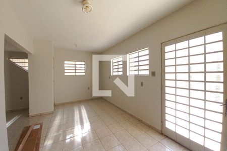 Casa à venda com 200m², 4 quartos e 4 vagas Casa à venda com 200m², 4 quartos e 4 vagasÁrea comum