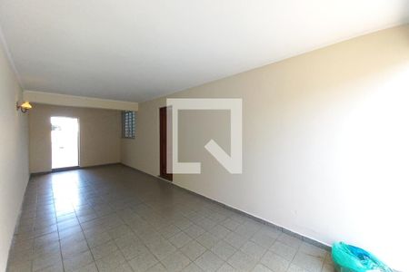 Casa à venda com 200m², 4 quartos e 4 vagas Casa à venda com 200m², 4 quartos e 4 vagasGaragem