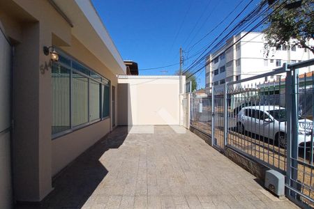 Casa à venda com 200m², 4 quartos e 4 vagas Casa à venda com 200m², 4 quartos e 4 vagasFrente do Prédio