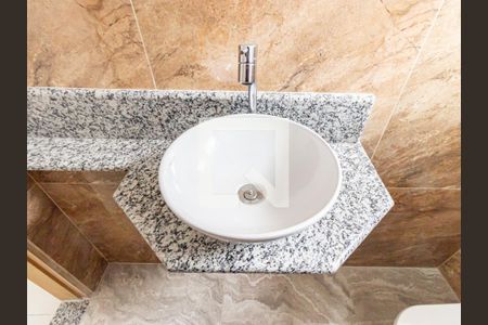 Casa à venda com 172m², 3 quartos e 2 vagasLavabo