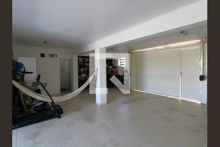 Casa à venda com 318m², 4 quartos e 4 vagasGaragem