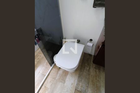 Casa à venda com 318m², 4 quartos e 4 vagasBanheiro Social