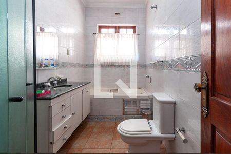 Casa à venda com 300m², 4 quartos e 3 vagasBanheiro do quarto 4 Suíte