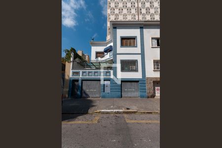 Casa à venda com 300m², 4 quartos e 3 vagasFachada