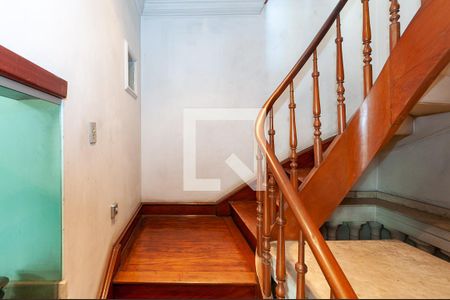 Casa à venda com 300m², 4 quartos e 3 vagasEscada