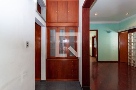 Casa à venda com 300m², 4 quartos e 3 vagasCorredor