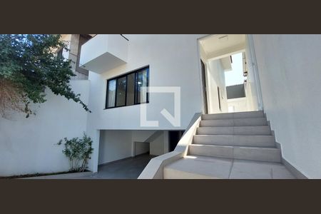 Casa à venda com 247m², 3 quartos e 7 vagasFachada Casa