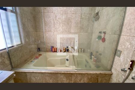 Apartamento à venda com 200m², 3 quartos e 3 vagasBanheiro Social