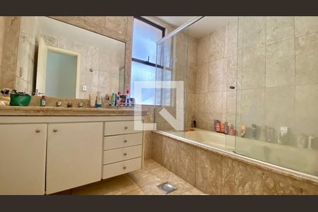 Apartamento à venda com 200m², 3 quartos e 3 vagasBanheiro Social