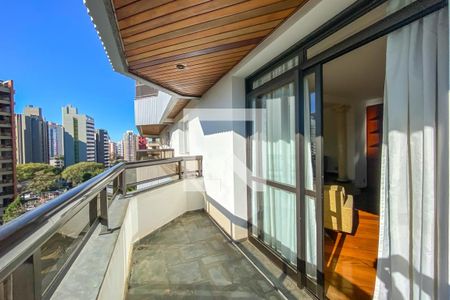 Apartamento à venda com 412m², 4 quartos e 5 vagas Apartamento à venda com 412m², 4 quartos e 5 vagasVaranda da Sala de Lareira