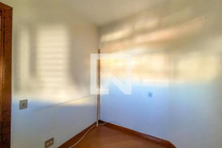 Apartamento à venda com 412m², 4 quartos e 5 vagas Apartamento à venda com 412m², 4 quartos e 5 vagasQuarto de Serviço 2