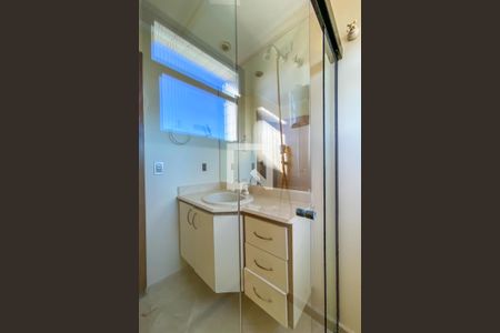 Apartamento à venda com 412m², 4 quartos e 5 vagas Apartamento à venda com 412m², 4 quartos e 5 vagasBanheiro da Suíte 1