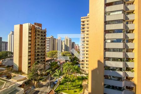 Apartamento à venda com 412m², 4 quartos e 5 vagas Apartamento à venda com 412m², 4 quartos e 5 vagasVista da Varanda Gourmet
