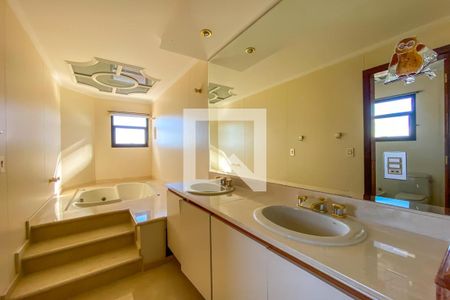 Apartamento à venda com 412m², 4 quartos e 5 vagas Apartamento à venda com 412m², 4 quartos e 5 vagasBanheiro da Suíte 4