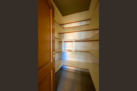 Apartamento à venda com 412m², 4 quartos e 5 vagas Apartamento à venda com 412m², 4 quartos e 5 vagasDespensa