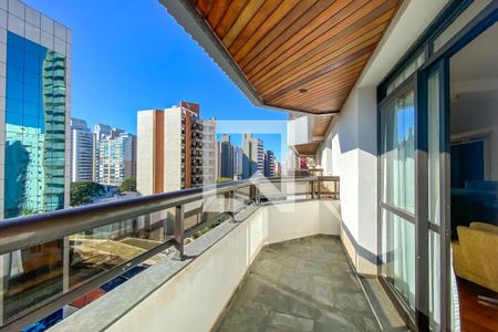 Apartamento à venda com 412m², 4 quartos e 5 vagas Apartamento à venda com 412m², 4 quartos e 5 vagasVaranda da Sala de Lareira