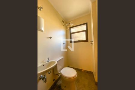 Apartamento à venda com 412m², 4 quartos e 5 vagas Apartamento à venda com 412m², 4 quartos e 5 vagasBanheiro de Serviço