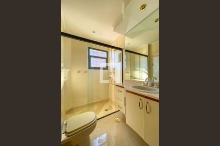 Apartamento à venda com 412m², 4 quartos e 5 vagas Apartamento à venda com 412m², 4 quartos e 5 vagasBanheiro da Suíte 2