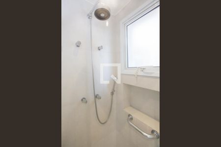 Apartamento à venda com 102m², 2 quartos e 2 vagasChuveiro