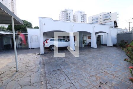 Casa para alugar com 300m², 4 quartos e 4 vagasFachada