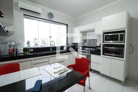 Casa para alugar com 300m², 4 quartos e 4 vagasCozinha