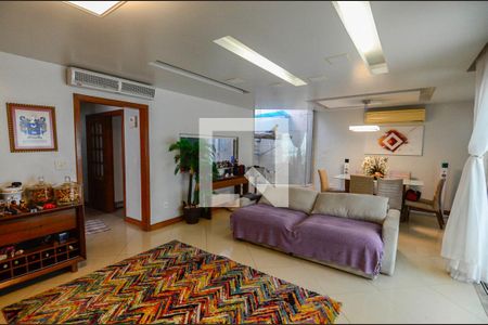 Sala de casa à venda com 4 quartos, 550m² em Grajaú, Rio de Janeiro