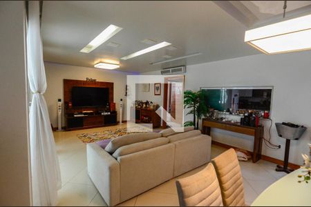 Sala de casa à venda com 4 quartos, 550m² em Grajaú, Rio de Janeiro