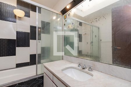 Casa à venda com 1110m², 4 quartos e 6 vagasBanheiro da Suíte 3