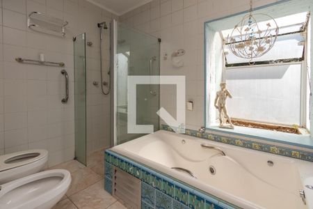 Casa à venda com 1110m², 4 quartos e 6 vagasBanheiro da Suíte 1