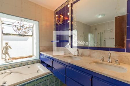 Casa à venda com 1110m², 4 quartos e 6 vagasBanheiro da Suíte 1