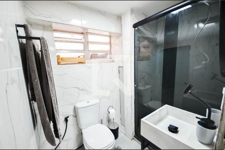 Banheiro de apartamento para alugar com 1 quarto, 40m² em Grajaú, Rio de Janeiro