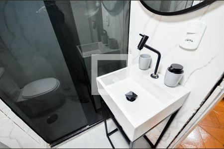 Banheiro de apartamento para alugar com 1 quarto, 40m² em Grajaú, Rio de Janeiro