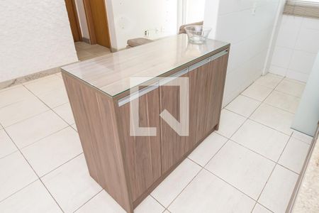 Apartamento à venda com 61m², 2 quartos e 1 vaga Apartamento à venda com 61m², 2 quartos e 1 vagaCozinha - Armários