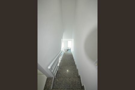 Casa para alugar com 130m², 3 quartos e 1 vaga Casa para alugar com 130m², 3 quartos e 1 vagaEscada