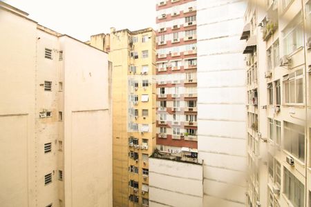 Vista da Sala/Quarto de apartamento para alugar com 1 quarto, 38m² em Copacabana, Rio de Janeiro