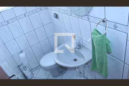 Casa à venda com 145m², 4 quartos e 2 vagasBanheiro 2