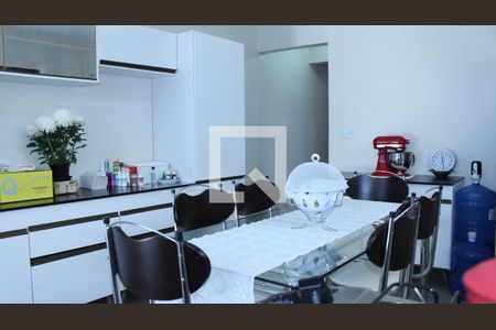 Casa à venda com 145m², 4 quartos e 2 vagasCozinha 